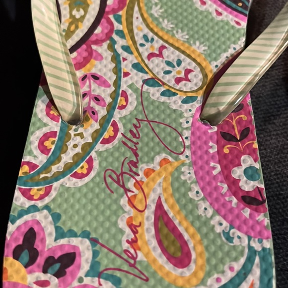 Vera Brady Woman’s Flip Flops. Size 10 - Picture 3 of 7